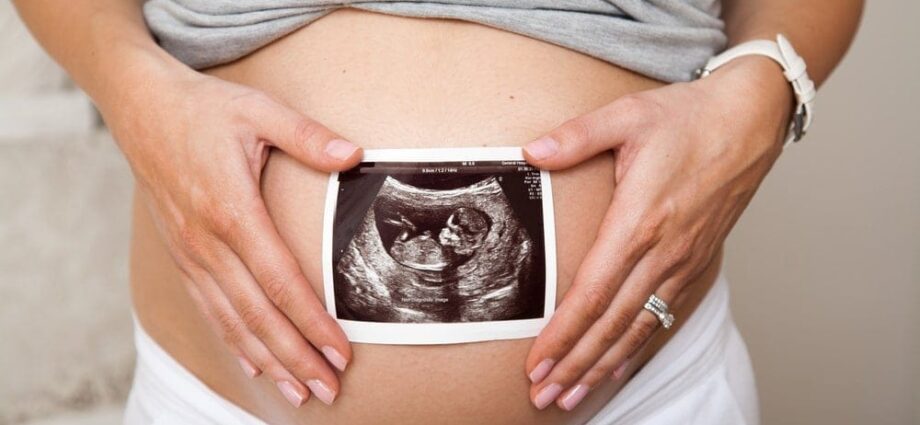 การตั้งครรภ์โดยผู้หญิง: วิธีค้นหาในระยะแรกโดยอัลตราซาวนด์, หน้าท้อง, ความแตกต่าง