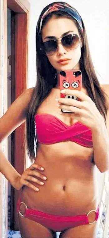 Pregnant Shubskaya showed the perfect body in a swimsuit