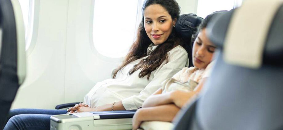 Pregnant women on the plane: the flight of pregnant women, why pregnant women should not fly