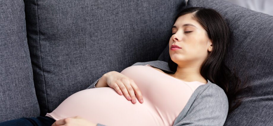 Pregnant women should not sleep on their backs