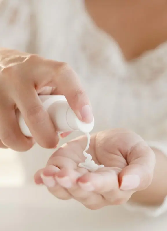 Preparing the skin for the cold: advice from a beautician