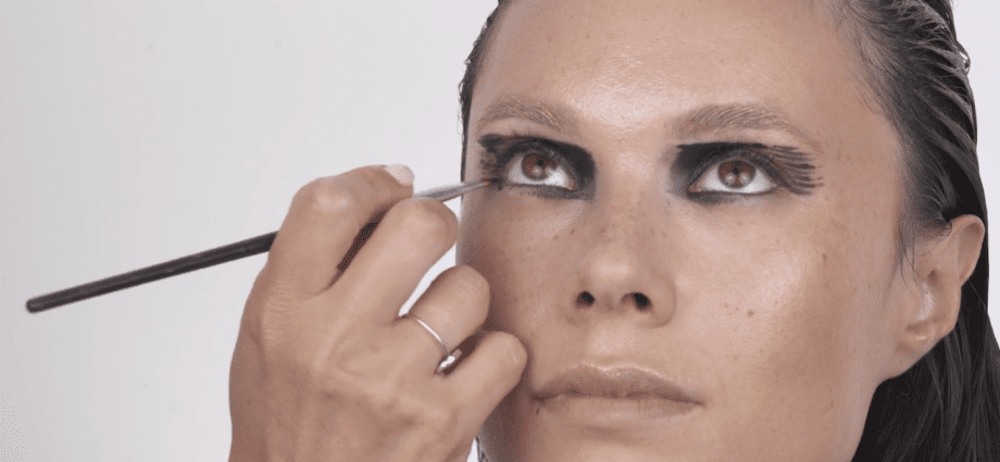 Professional make-up at home: learning how to do it yourself? Video