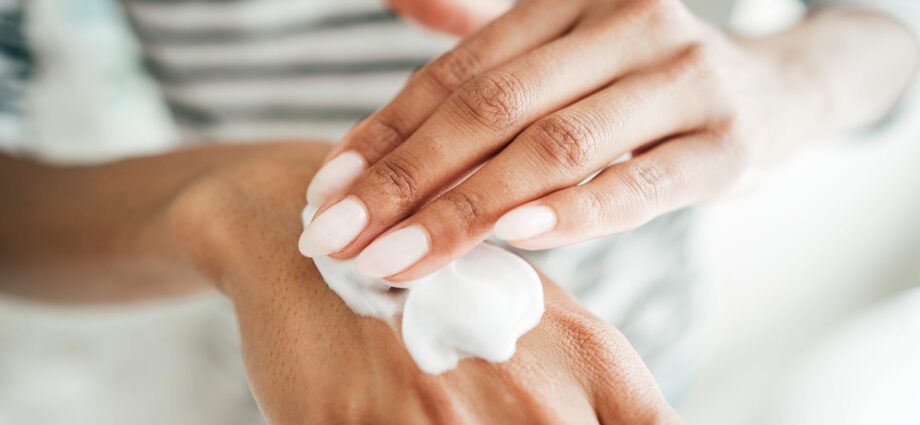 Protection and nutrition: testing hand creams