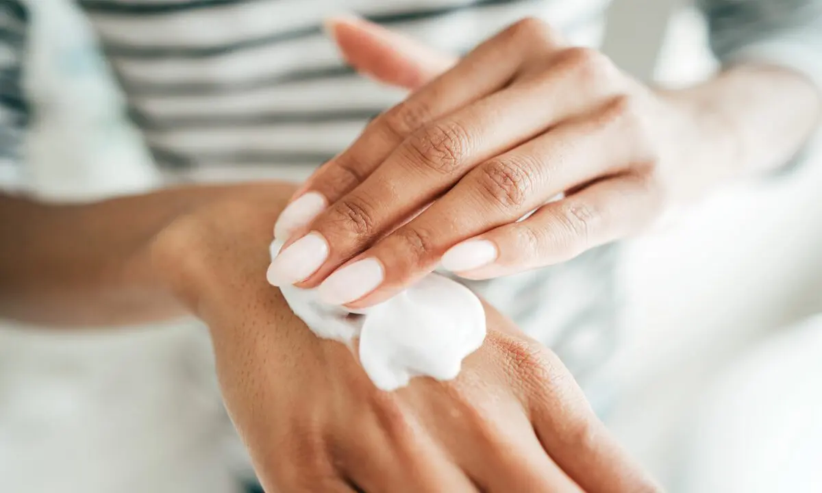 Protection and nutrition: testing hand creams