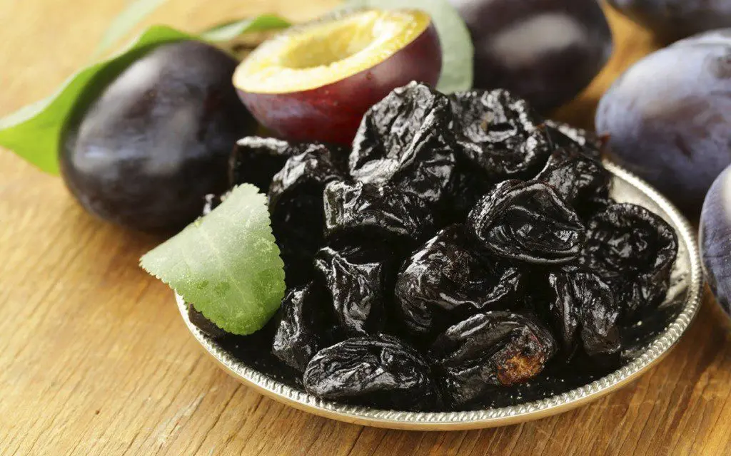 Prunes: composition, useful properties. Video