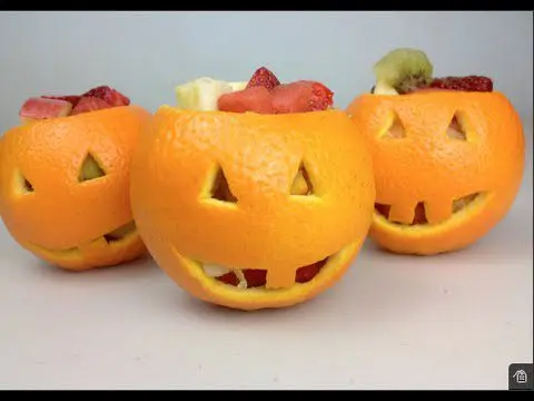 Pumpkin salad: for Halloween and more. Video