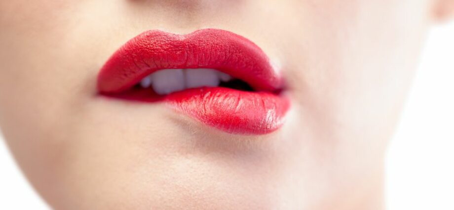 Read on the lips: 10 shades of red on the lips of the girls of Yaroslavl