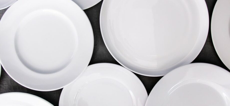 Reviews of ceramic dishes and recommendations on how to avoid defects