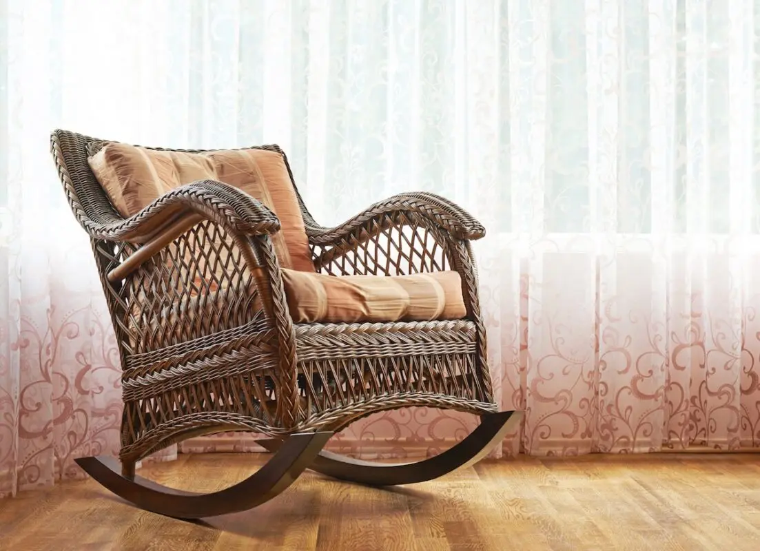 Rocking chair, green paint: 10 things that bring bad luck