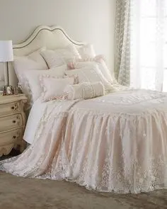 Romantic bedding: photo