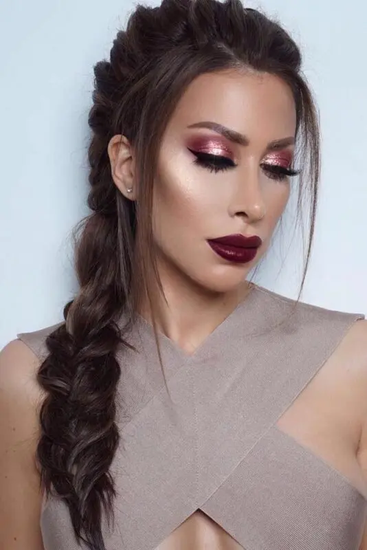 Romantic hairstyles and makeup for Valentine&#8217;s Day