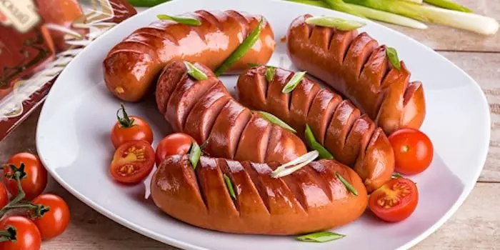 Roskontrol experts named brands of sausages with prohibited additives