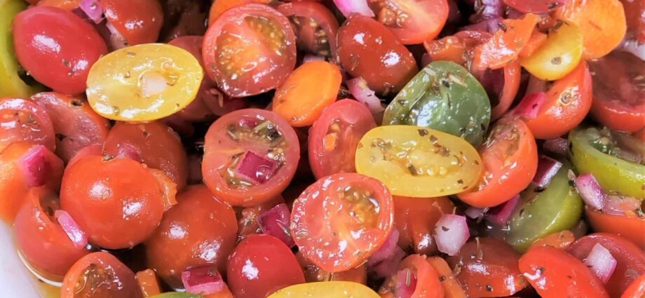 Salmon and tomato salad: all shades of red. Video