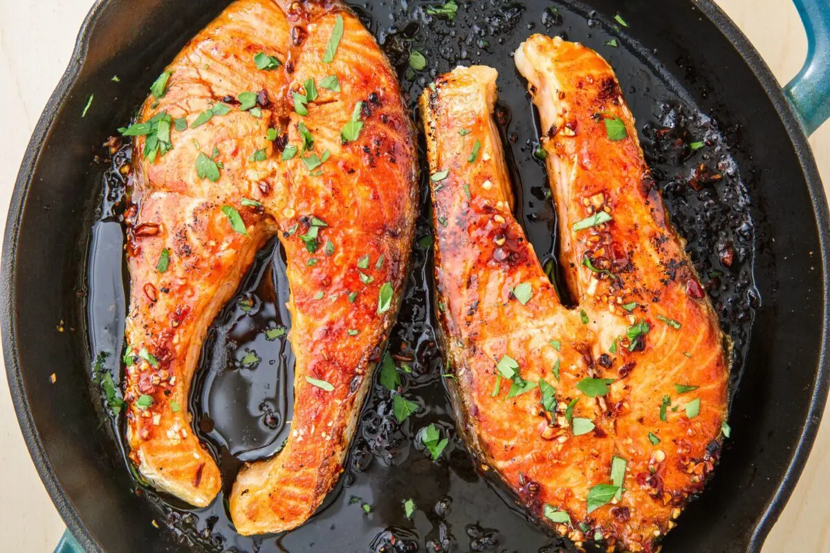 Salmon steak in the oven: recipe. Video