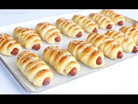 Sausage in dough: how to cook? Video