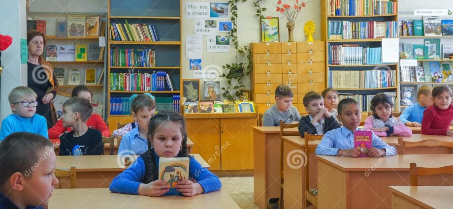 Schoolchildren of Samara September 1 in Samara 2016