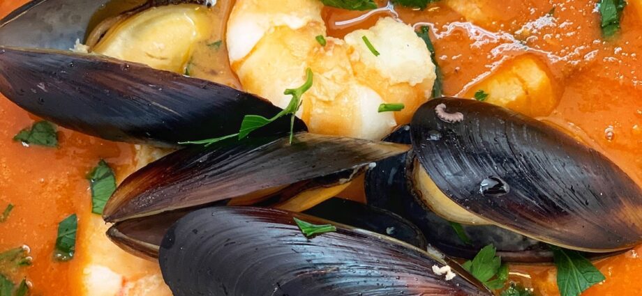 Seafood soup: from the shores of the ocean. Video