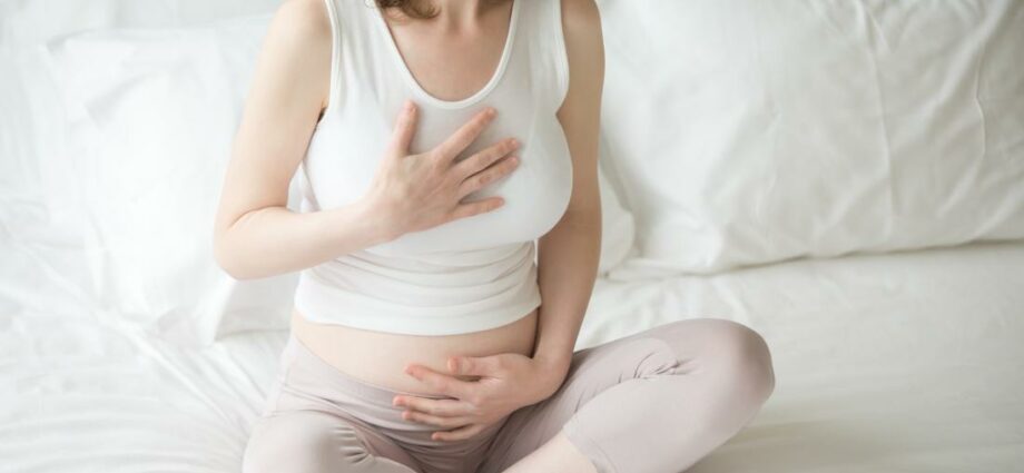 Mancanza di fiatu durante a gravidanza: perchè è cumu rimedialu?
