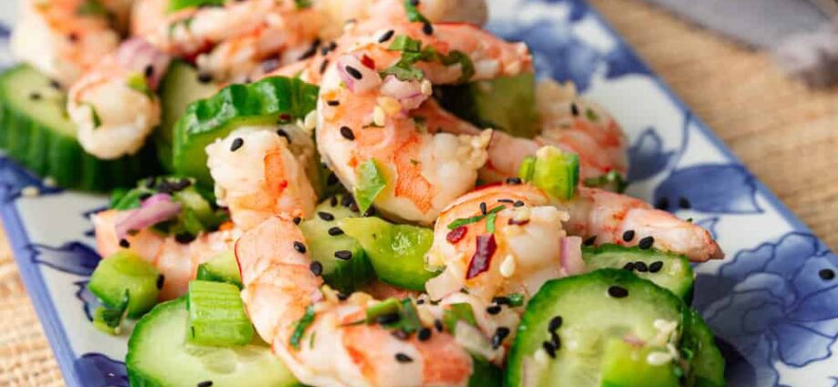 Shrimp and cucumber salad for a special dinner. Video