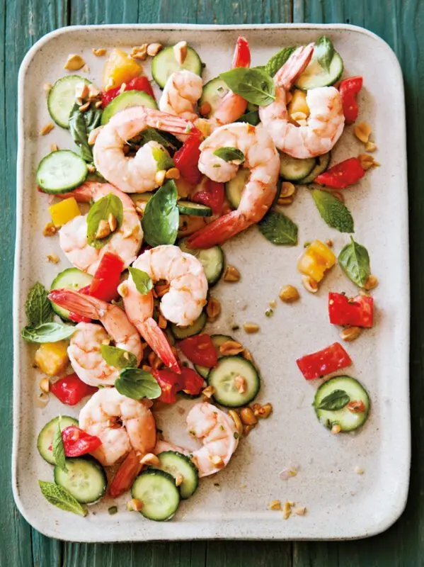 Shrimp and tomato salad. Cooking video