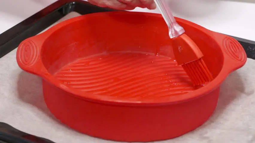 Silicone bakeware. Video