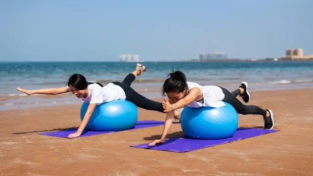 Six effective hands-on exercises you can do with a beach ball