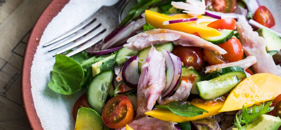 Smoked chicken salads: simple recipes. Video