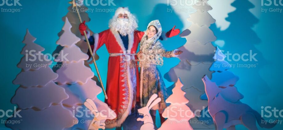 Gariníon Snow Maiden de Santa Claus: grianghraf
