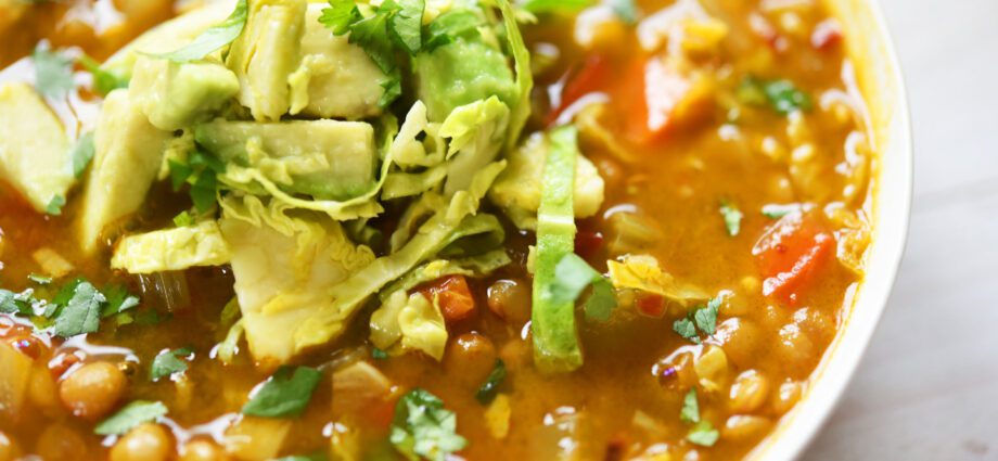 Soup with lentils and brussels sprouts. Cooking video