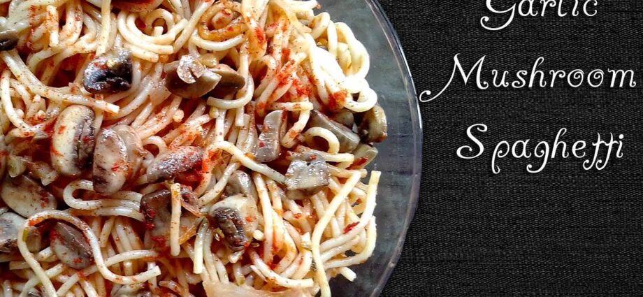 Spaghetti with mushrooms and sauce: an exquisite recipe. Video