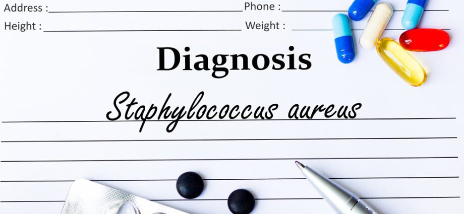 Staphylococcus aureus trong thời kỳ mang thai, trong một vết bẩn, điều gì là nguy hiểm