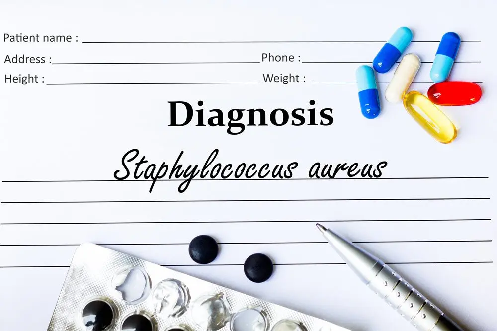 Staphylococcus aureus during pregnancy, in a smear, what is dangerous