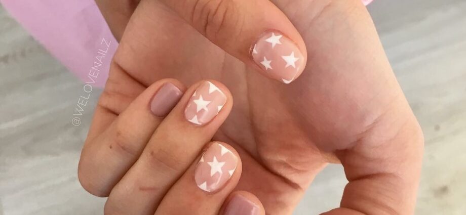 Stars prefer nude manicure