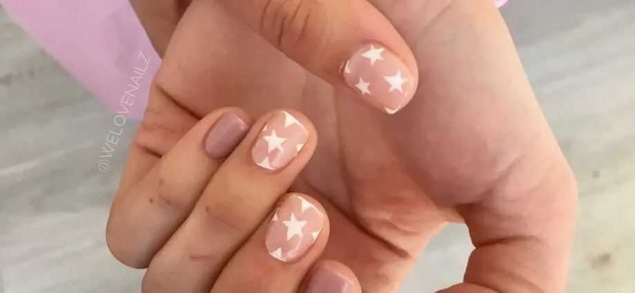 Stars prefer nude manicure