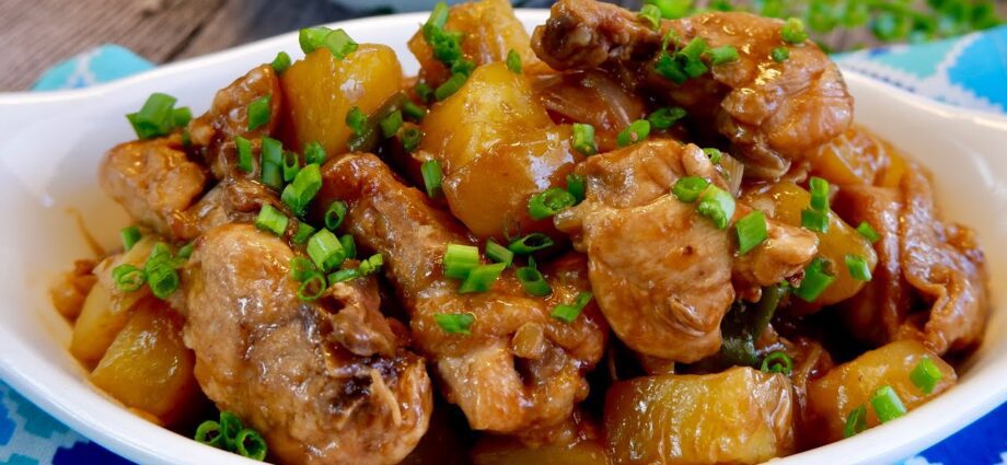 Stewed potatoes with chicken: how to cook quickly? Video