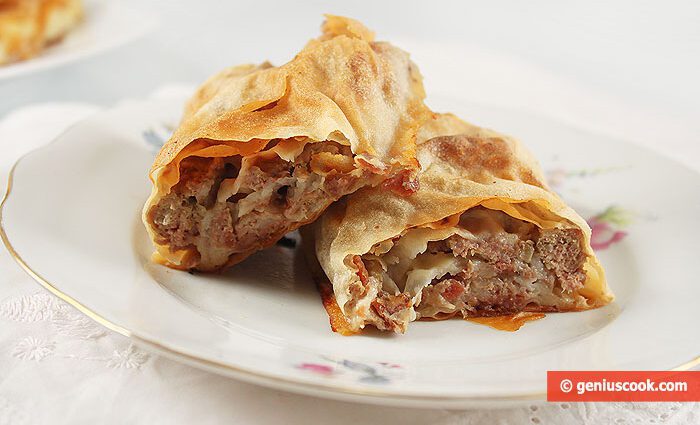 Strudel with meat: tips on how to cook. Video