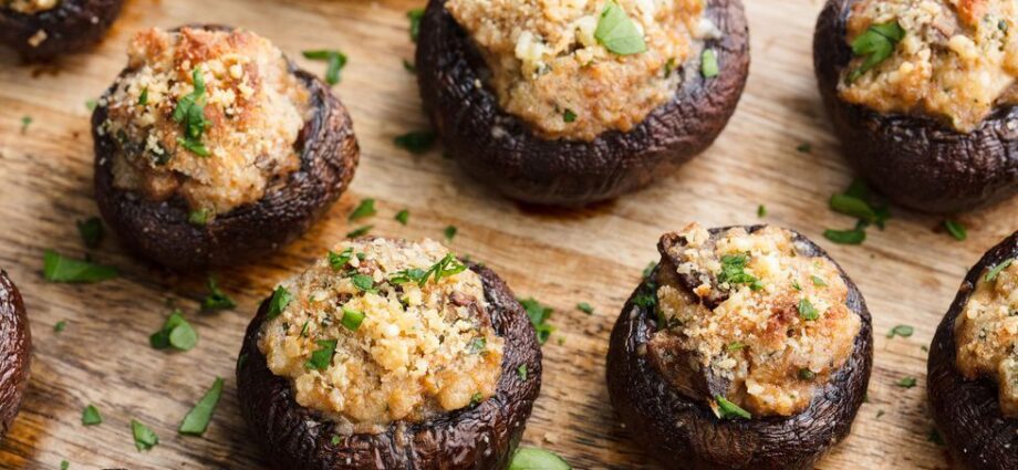 Stuffed champignons. Video recipe