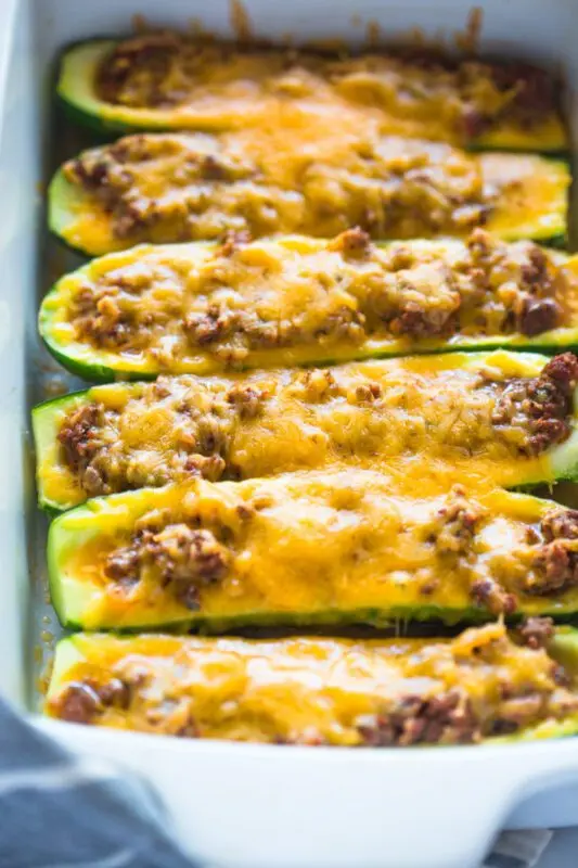 Stuffed zucchini: boats with meat. Video
