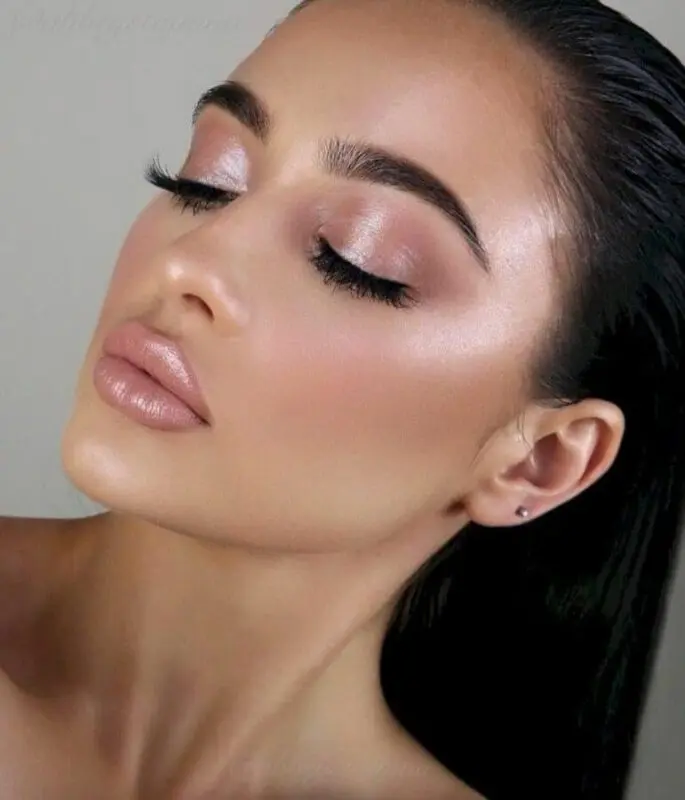 Summer cosmetics: light makeup rules