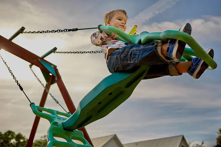 Summer without injuries: what kind of equipment a child needs