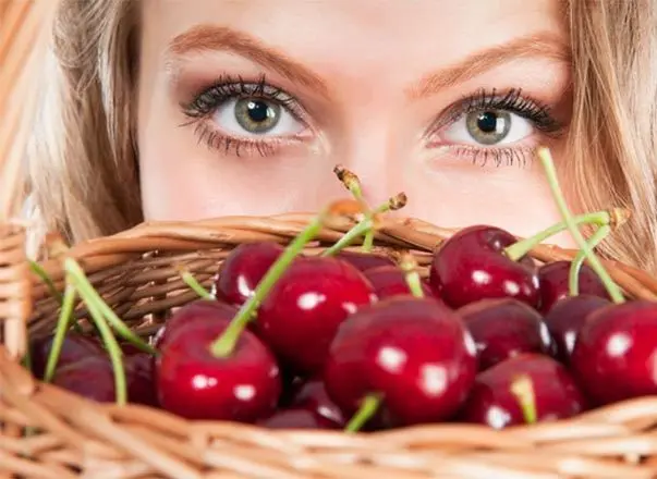 Sweet cherry: health benefits and harms, medicinal properties.