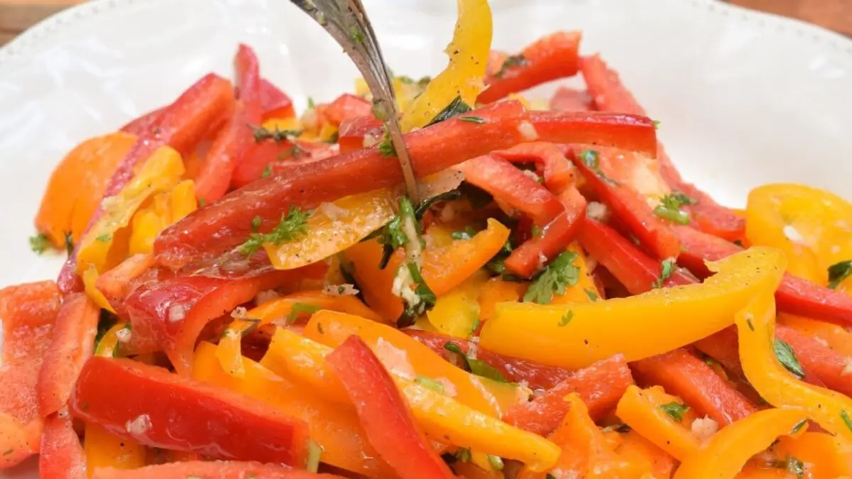 Sweet pepper salad: vitamin complex. Video