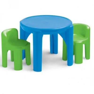 Tables and chairs: a bold photo