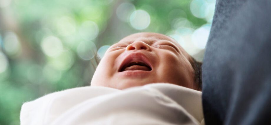 Tears in newborns: when they appear, what time are the first