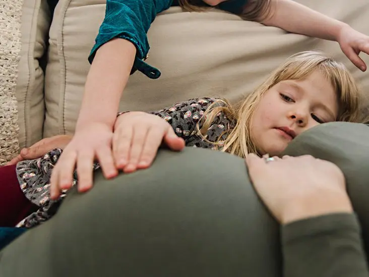 The child suddenly stopped moving in the stomach: what to do