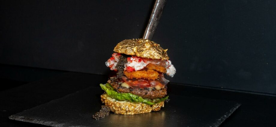 O hambúrguer mais caro do mundo: tem folha de ouro e custa 5.000 euros