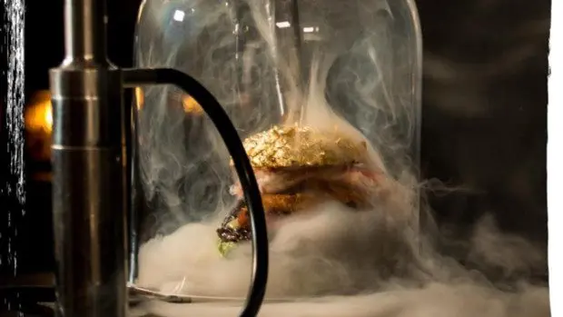 The most expensive hamburger in the world: it has gold leaf and costs 5.000 euros