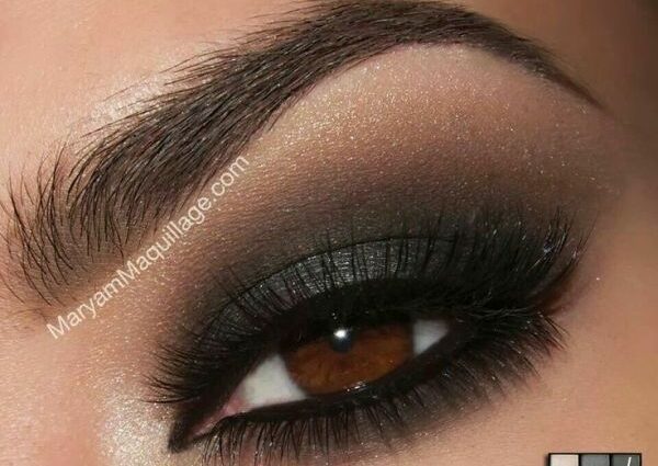 The most fashionable eye makeup: smokey ice photos