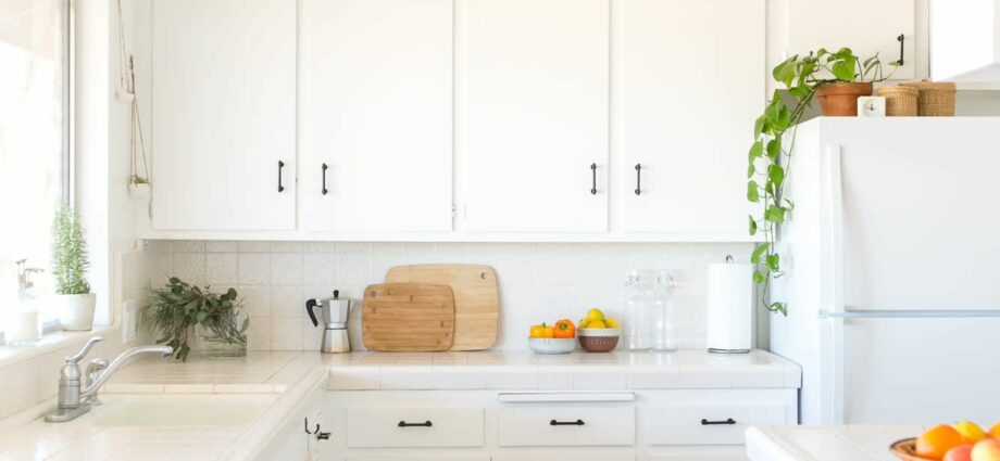 The most tasteless kitchens in apartments that are sold at Avito: photo