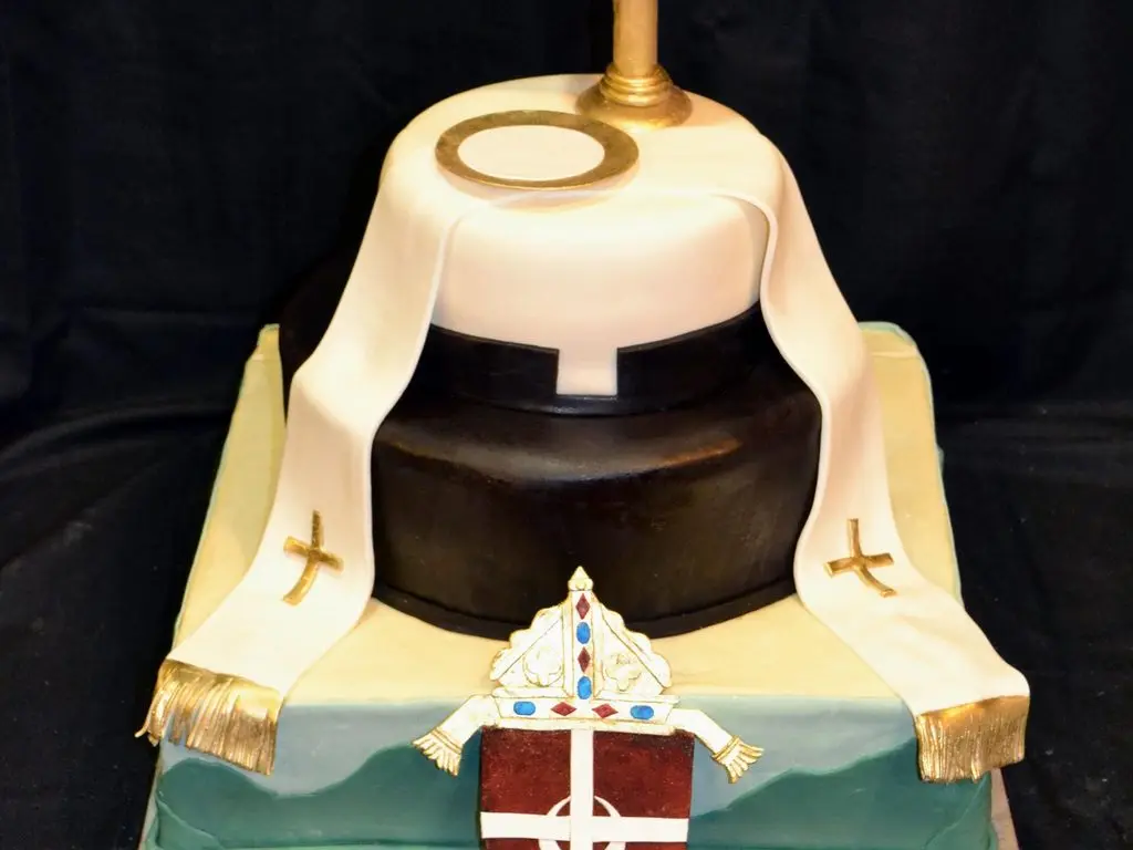 The priest explained how to consecrate cakes on self-isolation